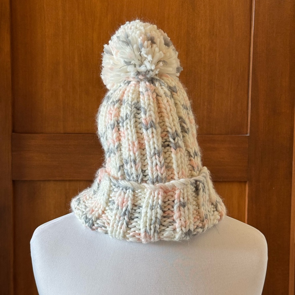 Women’s Knit Beanie With Pom-Pom - Picture 4 of 4